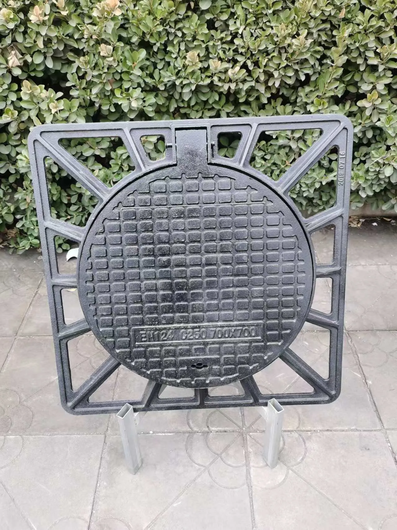 manhole cover decorative